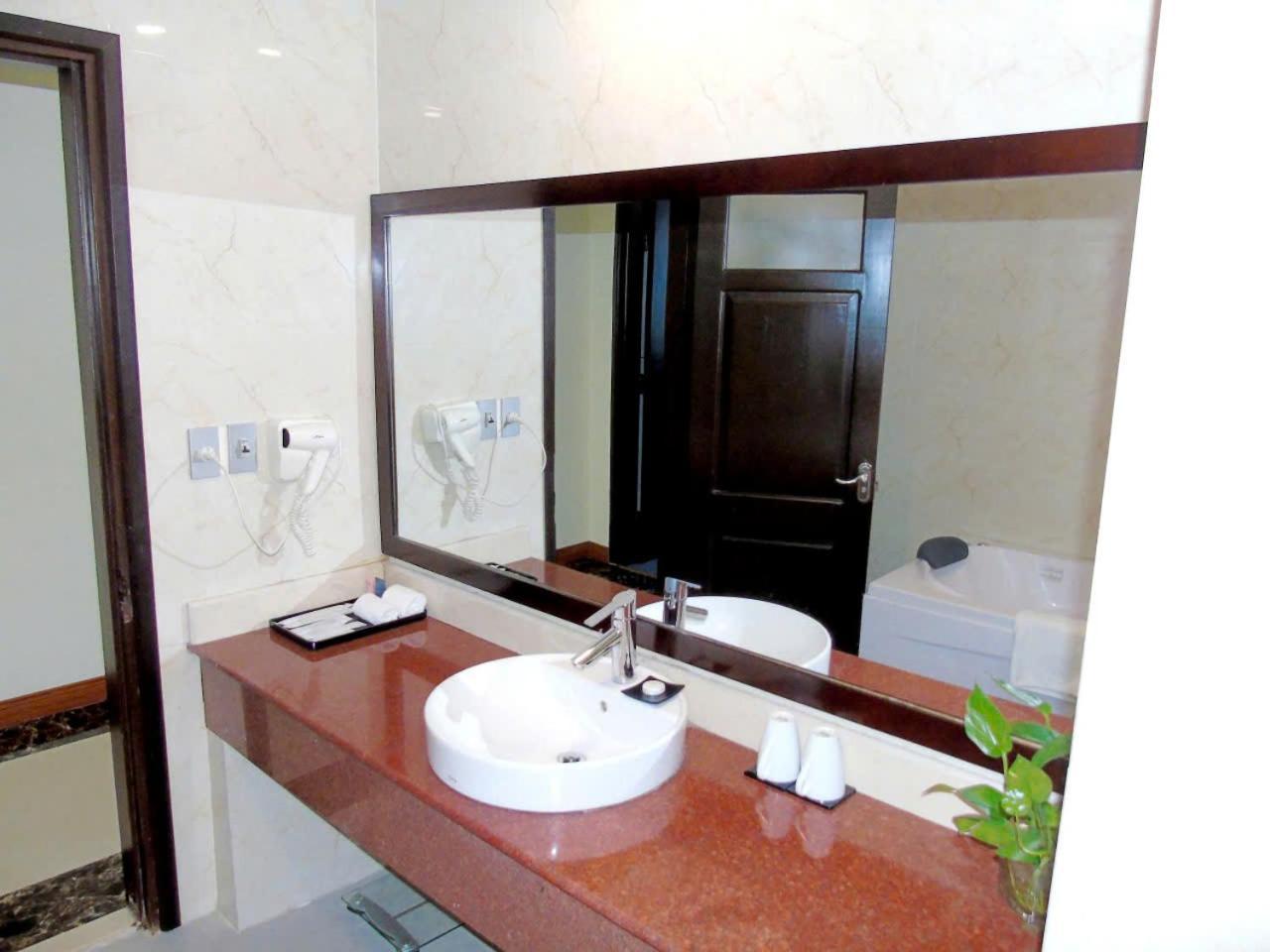 Muong Thanh Vinh Hotel Екстериор снимка